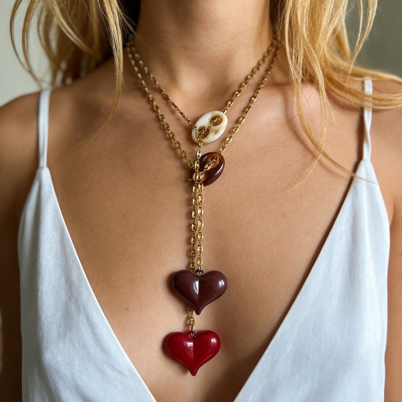 Claret Resin Heart-shaped Pig Nose Titanium Steel Chain Necklace