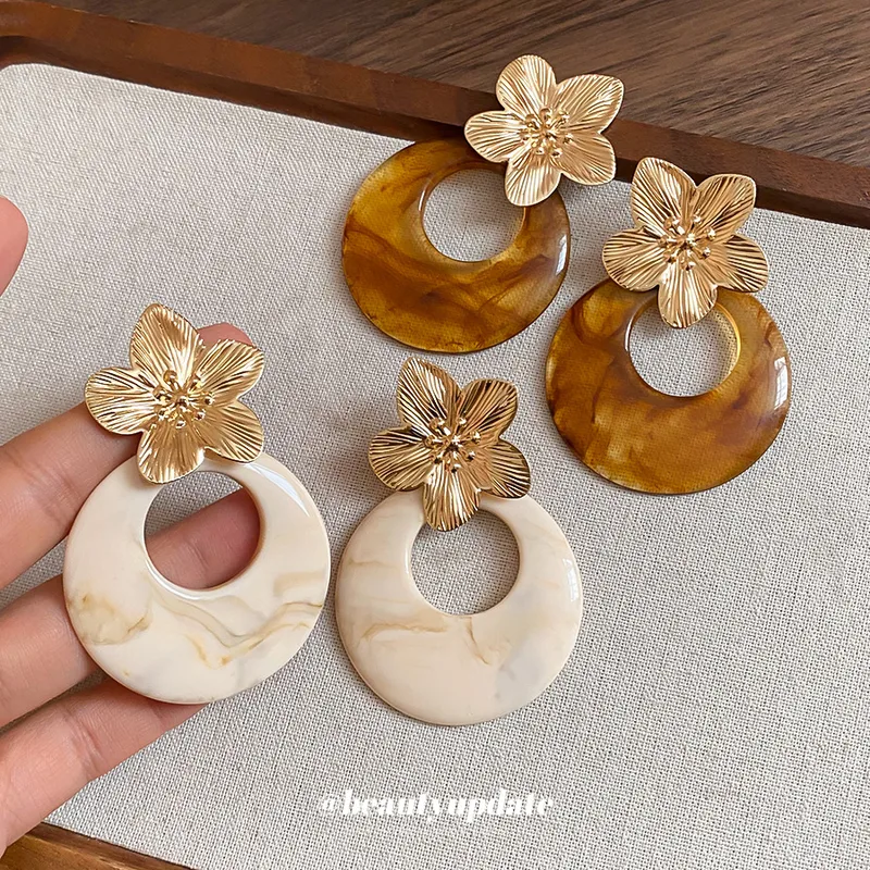 Flowers Stud Earrings For Women Featuring Resin Inlay And Coffer Color With 304 Stainless Steel Ear Pins